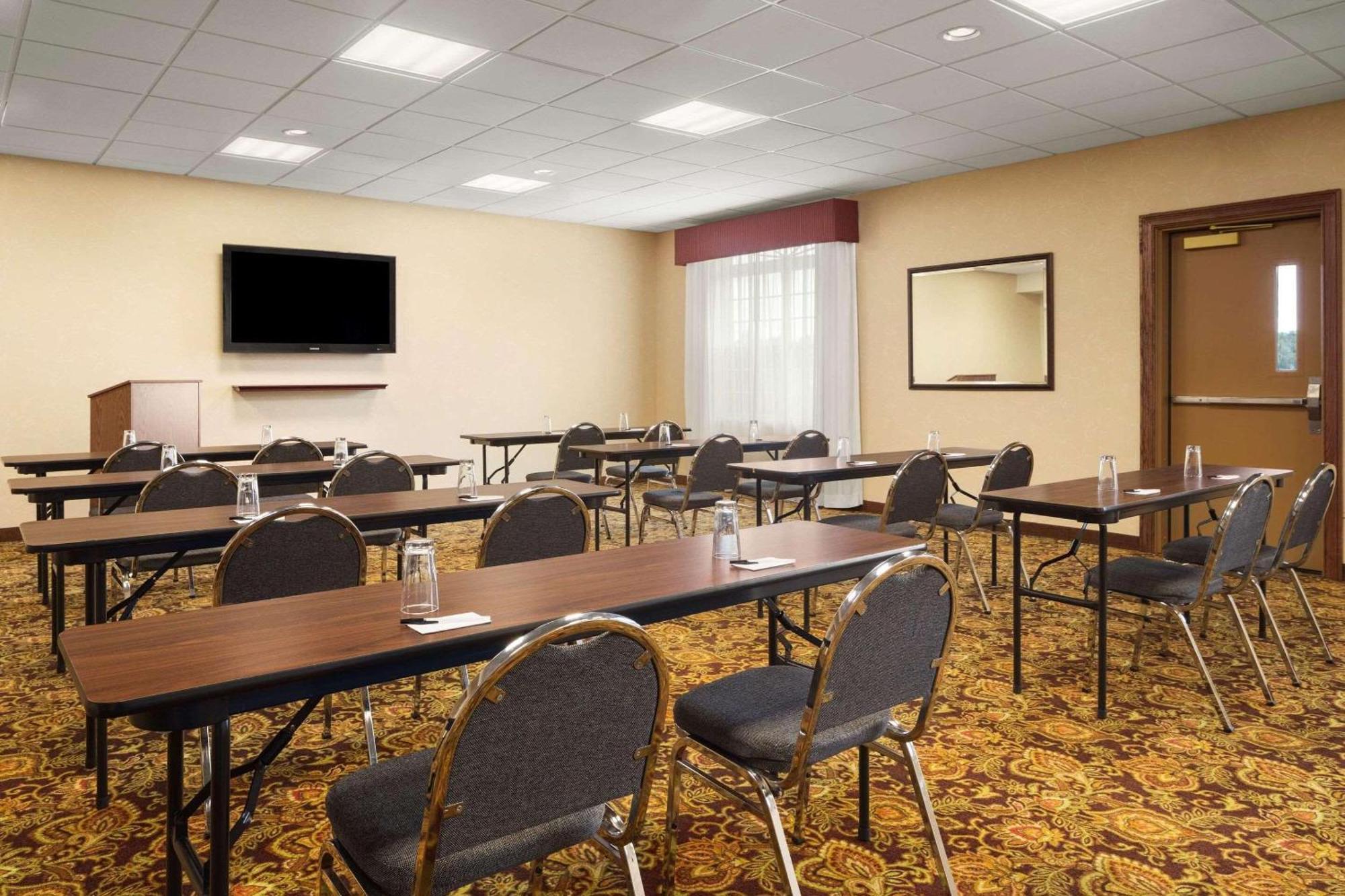 Country & By Radisson, Bowling Green, Ky